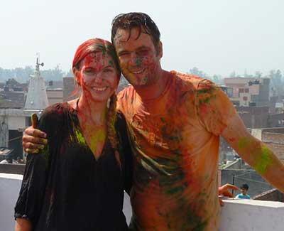 holi-400